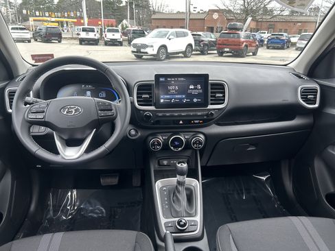 New 2026 Hyundai Venue SEL FWD image 3