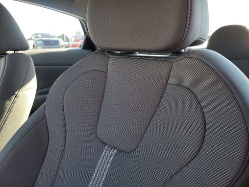 Used 2024 Hyundai Elantra SE image 17