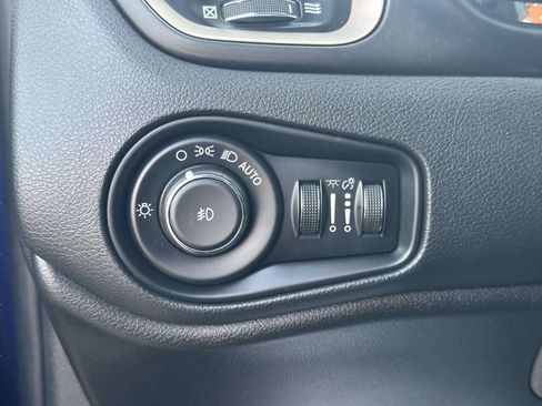 Used 2016 Jeep Renegade Latitude AWD/4WD image 28