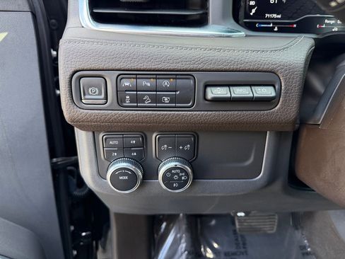 Used 2023 GMC Yukon Denali AWD/4WD image 7
