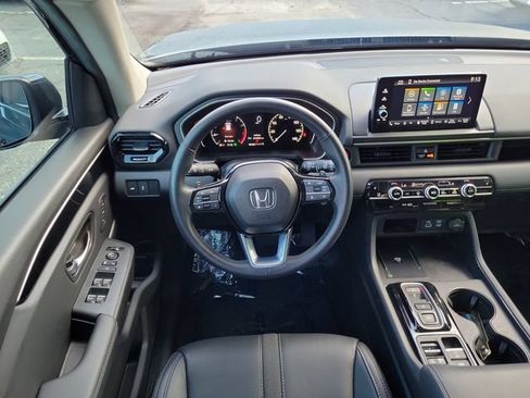 Used 2025 Honda Pilot EX-L image 11