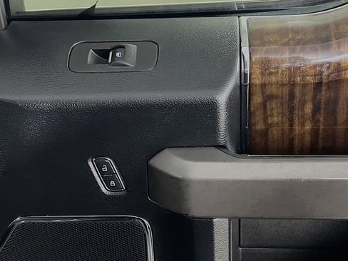 Used 2017 Ford F150 Platinum w/ Equipment Group 701A Luxury image 32