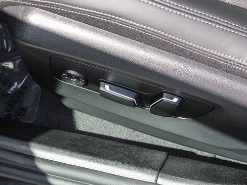 New 2026 BMW 550e xDrive image 29