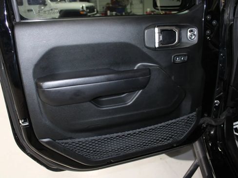 Used 2020 Jeep Gladiator Sport w/ Quick Order Package 24S AWD/4WD image 13