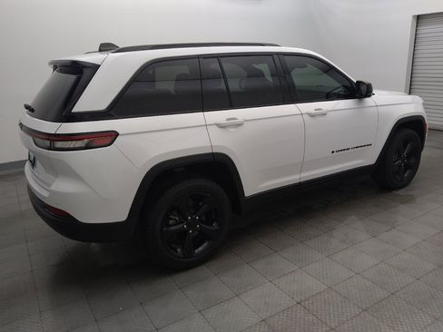 Used 2023 Jeep Grand Cherokee Altitude AWD/4WD image 10