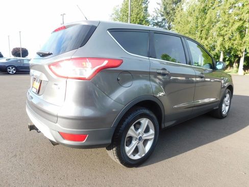 Used 2014 Ford Escape SE image 2