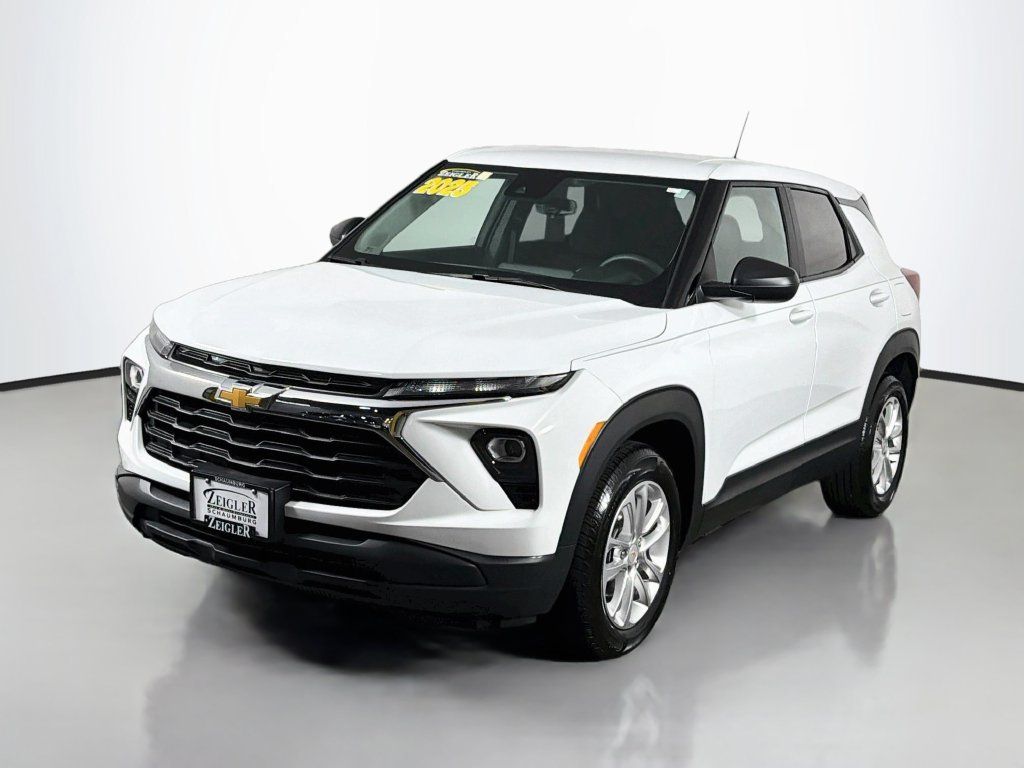 Used 2025 Chevrolet TrailBlazer LS w/ LS Convenience Package FWD image 3