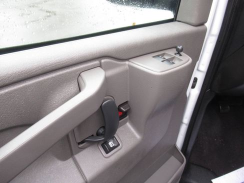 Used 2025 Chevrolet Express 3500 LT w/ LT Preferred Equipment Group RWD image 18