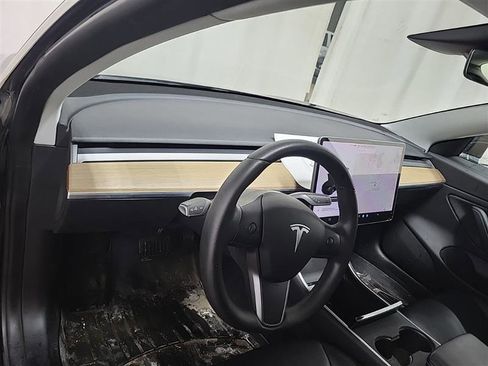 Used 2020 Tesla Model 3 Long Range image 3