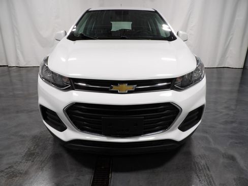 Used 2018 Chevrolet Trax LS FWD image 2