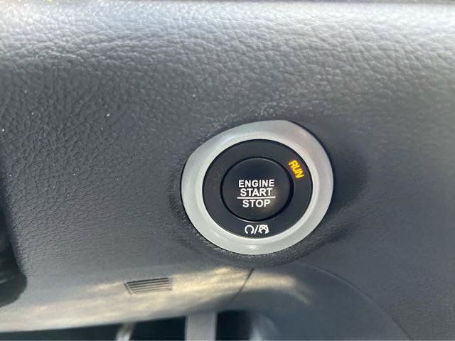 Used 2025 Chrysler Pacifica Limited FWD image 29