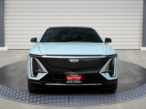 Used 2024 Cadillac Lyriq Luxury RWD image 2