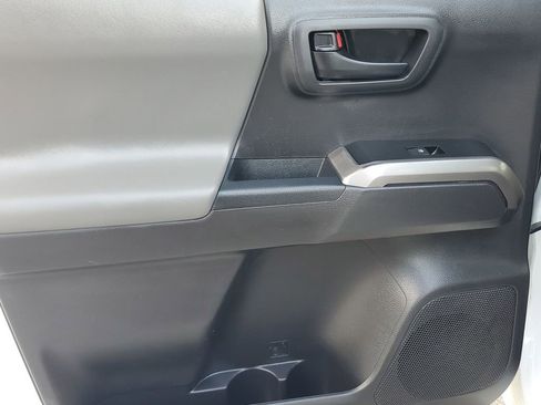 Certified 2022 Toyota Tacoma TRD Off-Road image 40