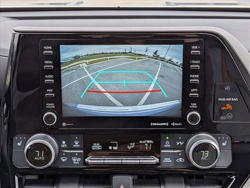 Used 2022 Toyota Highlander Bronze Edition image 13