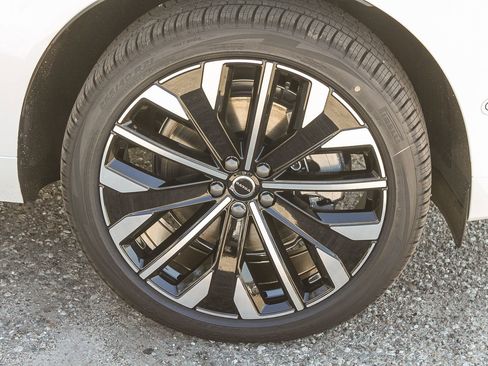New 2026 Volvo XC60 T8 Ultra w/ Protection Package Premier AWD/4WD image 11