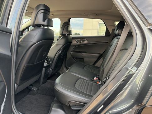 Used 2023 Kia Sportage SX image 8