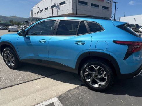 Used 2025 Chevrolet Trax LT w/ Driver Confidence Package FWD image 6