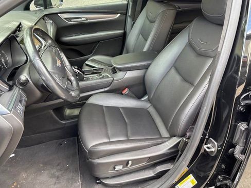 Certified 2023 Cadillac XT5 Luxury FWD image 3