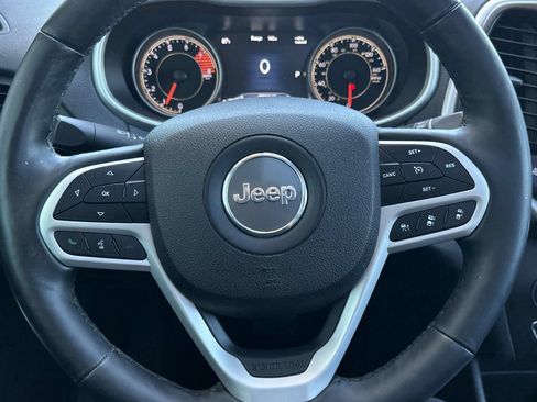 Used 2017 Jeep Cherokee Trailhawk AWD/4WD image 23