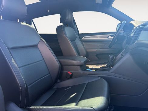 Used 2021 Volkswagen Atlas Cross Sport SE w/ Panoramic Sunroof Package image 14