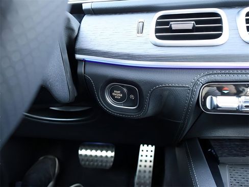 New 2026 Mercedes-Benz GLS 450 4MATIC image 30