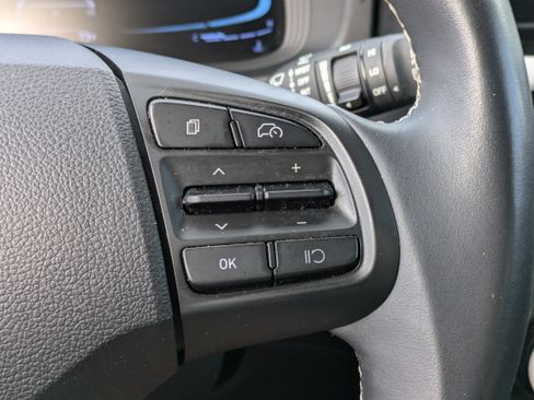 Used 2023 Hyundai Venue Limited image 22