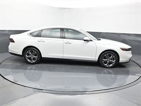 Used 2023 Honda Accord EX image 6