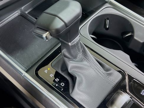 New 2026 Kia Carnival EX image 17