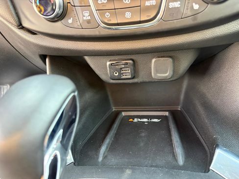 Used 2023 Chevrolet Traverse High Country image 16