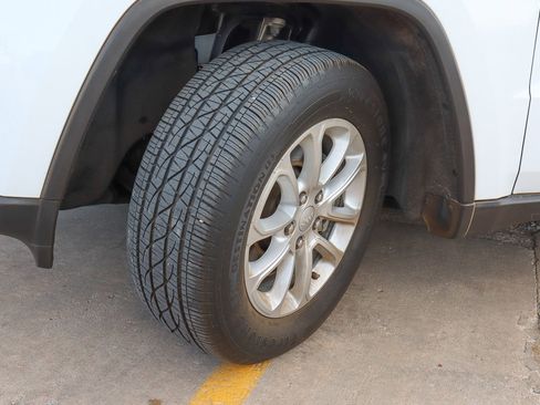 Used 2022 Jeep Grand Cherokee Laredo E w/ Security & Convenience Group image 17