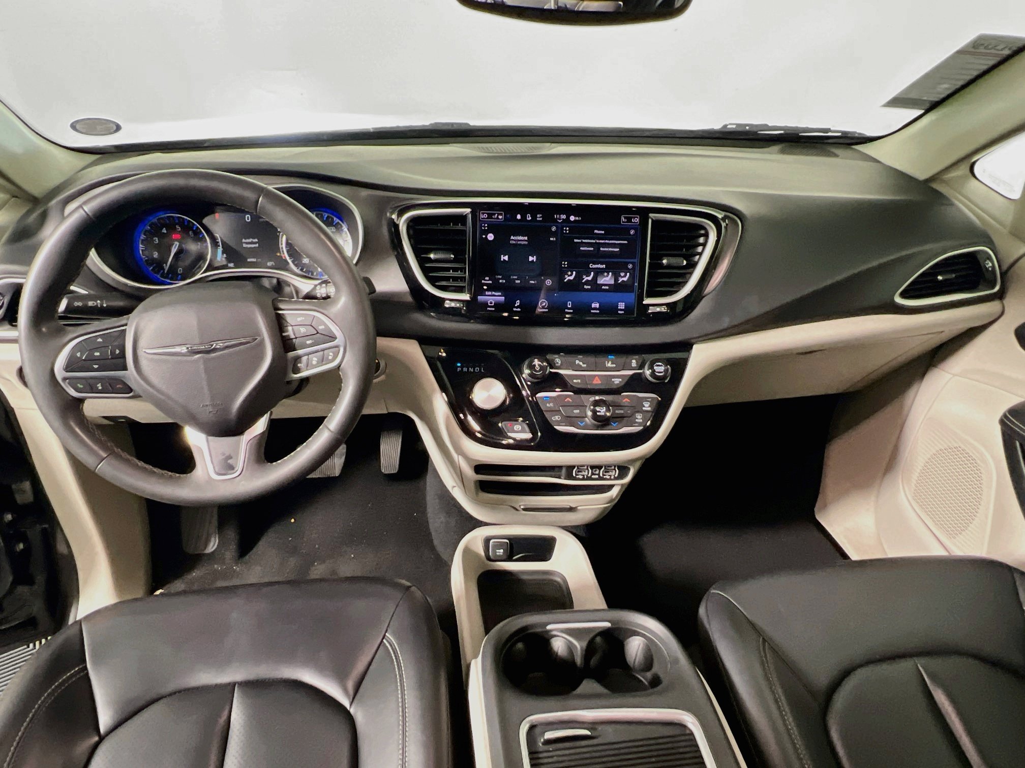 Used 2023 Chrysler Pacifica Touring-L FWD image 30