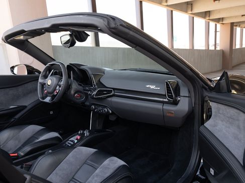 Used 2012 Ferrari 458 Spider RWD image 59
