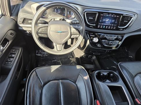 Used 2019 Chrysler Pacifica Limited w/ Advanced Safetytec Group image 12