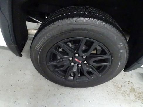 Used 2024 GMC Sierra 1500 Elevation image 33