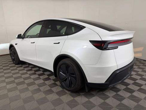 Used 2026 Tesla Model Y Long Range AWD/4WD image 3
