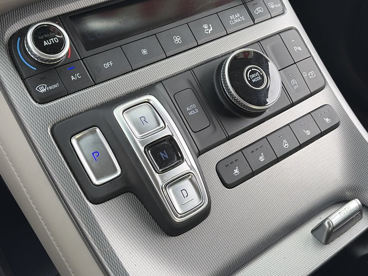 Used 2025 Hyundai Palisade Limited FWD image 27