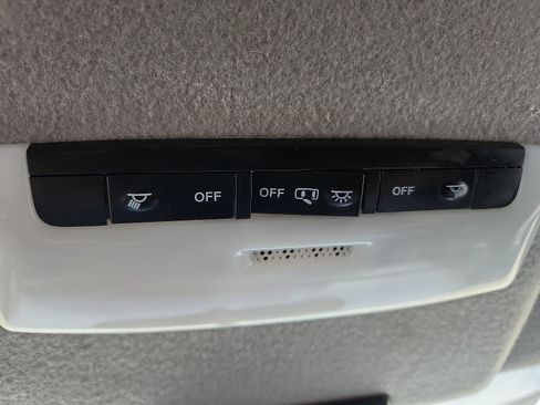 Used 2020 Nissan Kicks SR w/ SR Premium Package FWD image 12