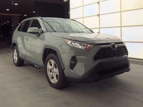 Used 2021 Toyota RAV4 XLE w/ Convenience Package FWD image 4