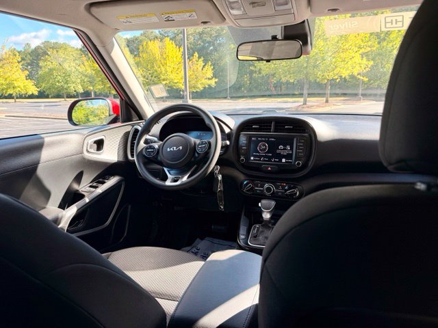Used 2025 Kia Soul LX FWD image 18