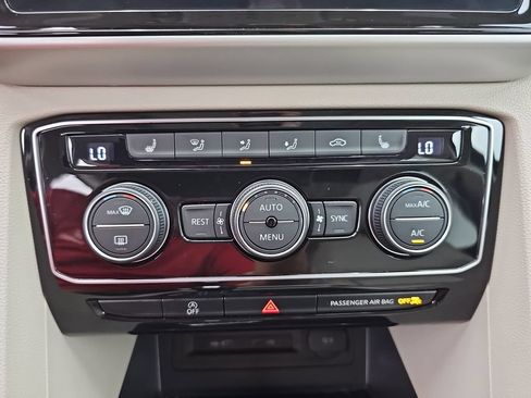 Used 2023 Volkswagen Atlas SEL R-Line AWD/4WD image 37