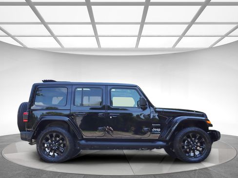 Used 2021 Jeep Wrangler Unlimited Sahara w/ Cold Weather Group AWD/4WD image 5
