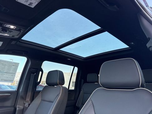 Used 2025 Chevrolet Suburban Premier w/ Sun And Tow Package image 28