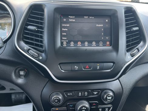 Used 2021 Jeep Cherokee Latitude Plus image 20