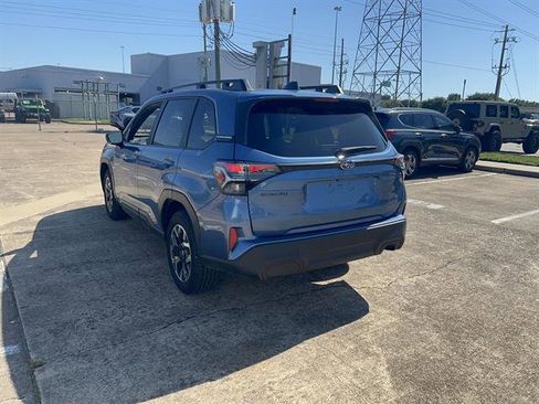 Used 2025 Subaru Forester Premium AWD/4WD image 5