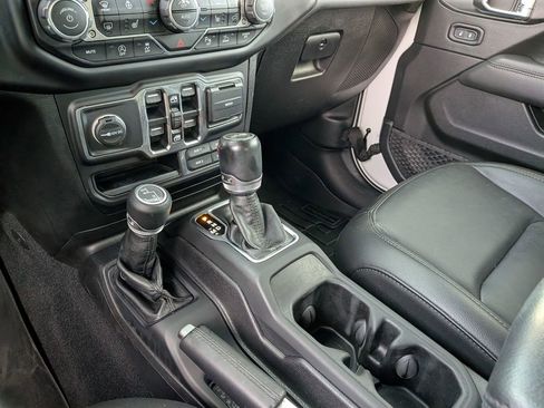 Used 2021 Jeep Wrangler Unlimited Sahara AWD/4WD image 20