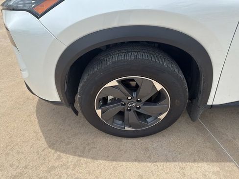 Certified 2025 Nissan Rogue SV FWD image 9