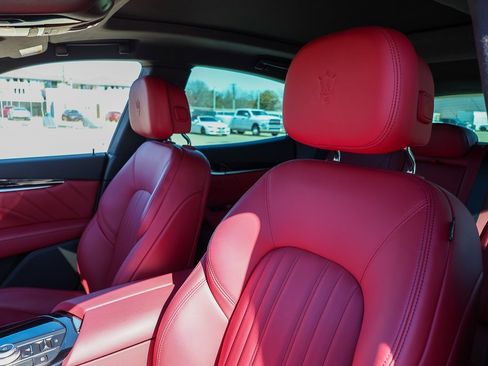 Used 2022 Maserati Levante Modena image 12