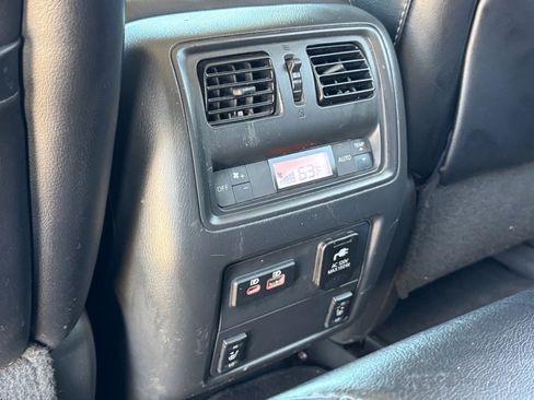 Used 2020 Nissan Pathfinder SL image 14