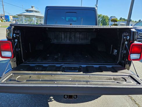 Used 2020 Jeep Gladiator Sport w/ Quick Order Package 24S image 11