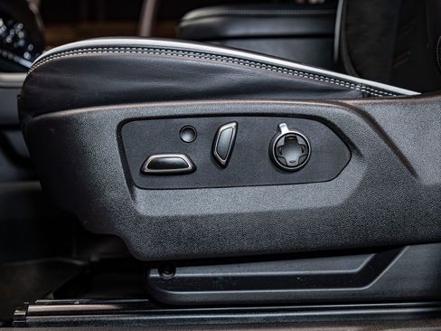 Used 2025 GMC Sierra 2500 AT4X image 25